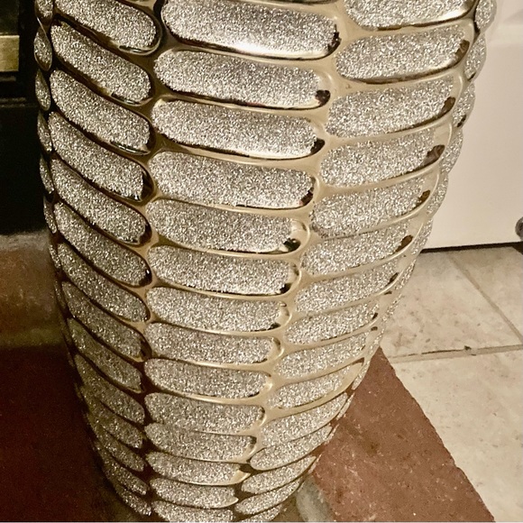 vase - Picture 1 of 1